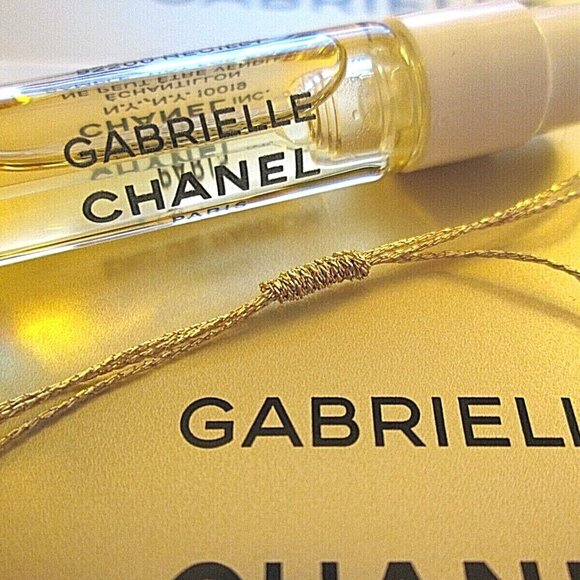 Authentic Licensed CHANEL Cosmetic Travel Bag Set filled with 10 Chanel gifts - Picture 13 of 14